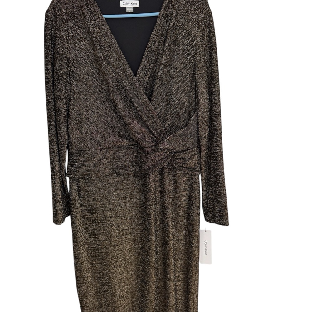 Elegant Black and Gold Women's Dress - Picture 3 of 7
